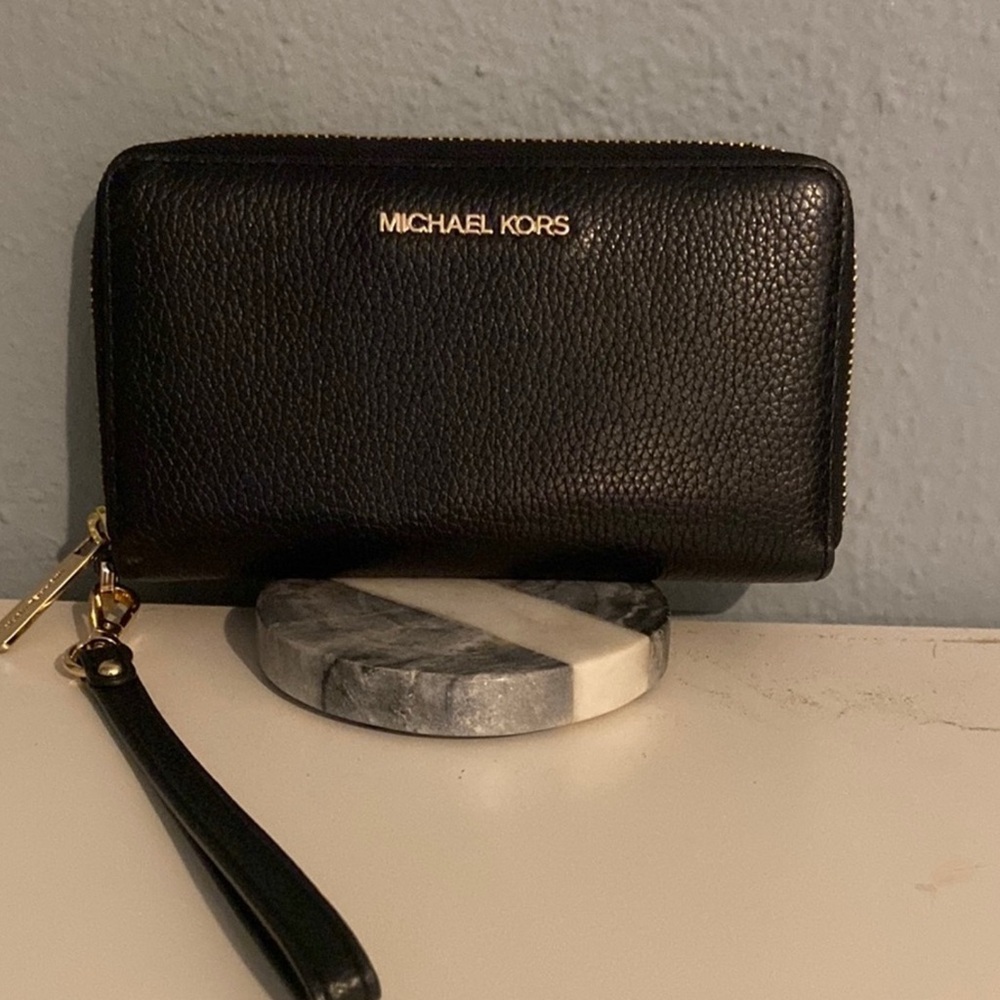 Michael Kors Black pebbled Leather Wristlet Wallet EUC